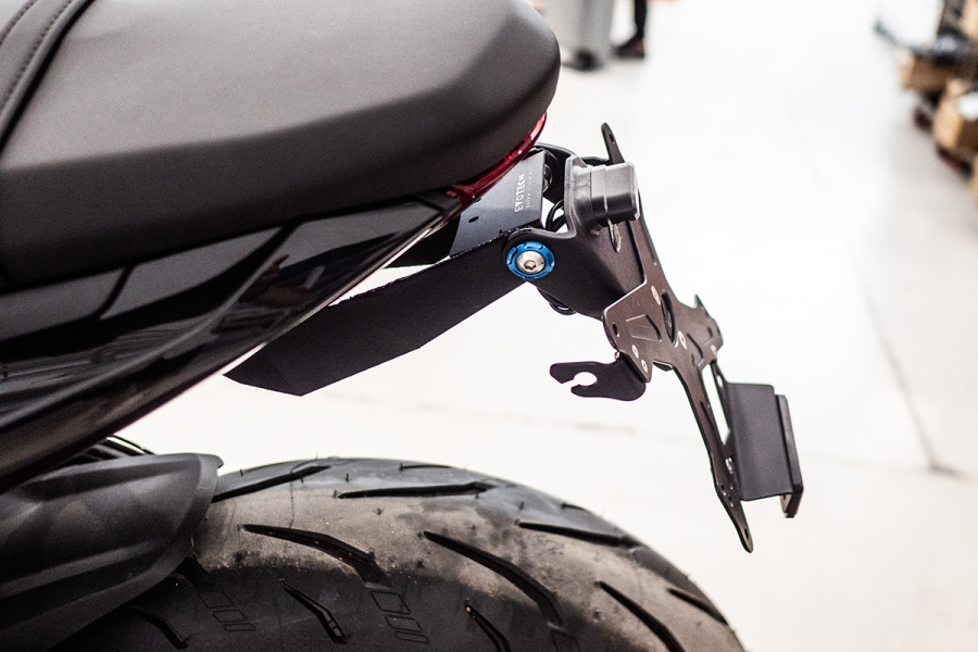 Portatarga Grofatec Per Triumph Daytona 660 Dal 2024 - Set Tail Tidy, Acciaio Inox, Vernice Polvere Nera, Illuminazione LED