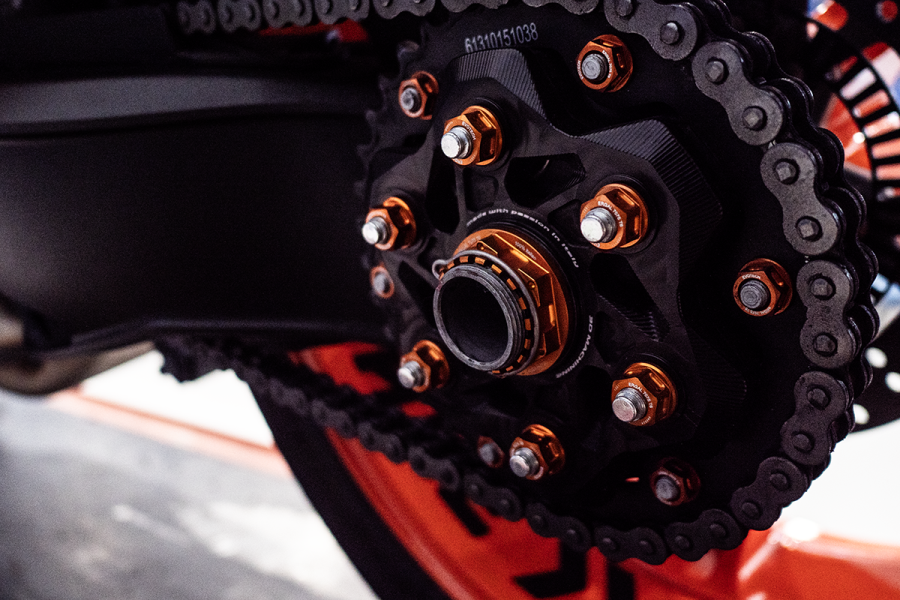 KTM 1290 Super Duke R 2020 - 2023 KITS DÉCO - "Flake" (Noir/Orange